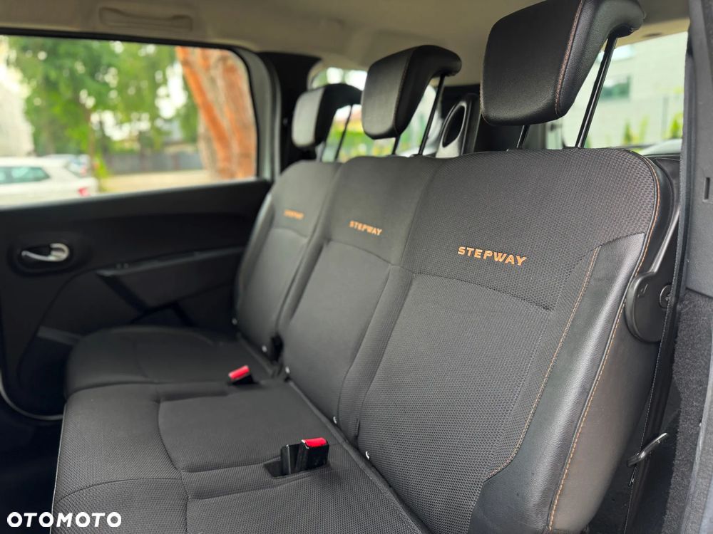 Dacia Lodgy dCi 110 Stepway Celebration - 22