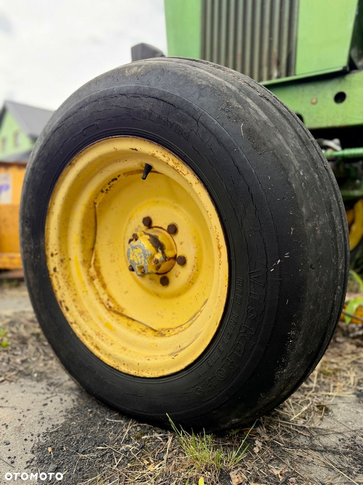 John Deere 3120 - 22