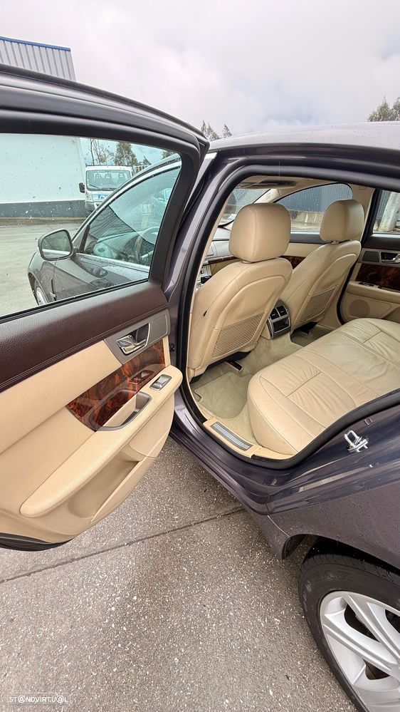 Jaguar XF 2.7 D V6 Premium Luxury - 16