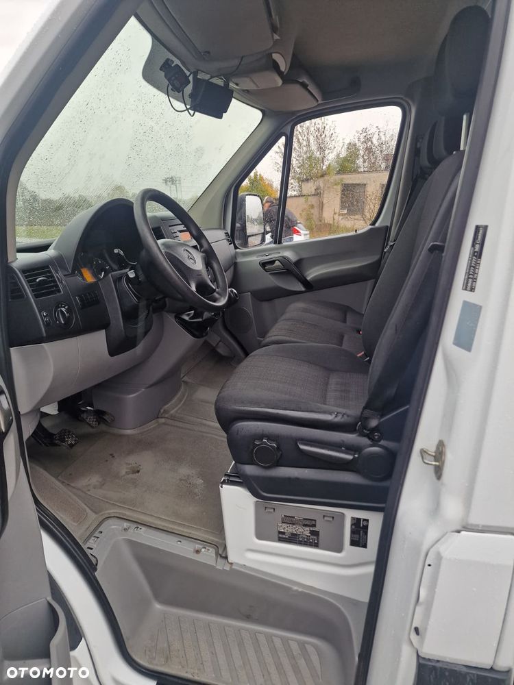 Mercedes-Benz Sprinter - 11