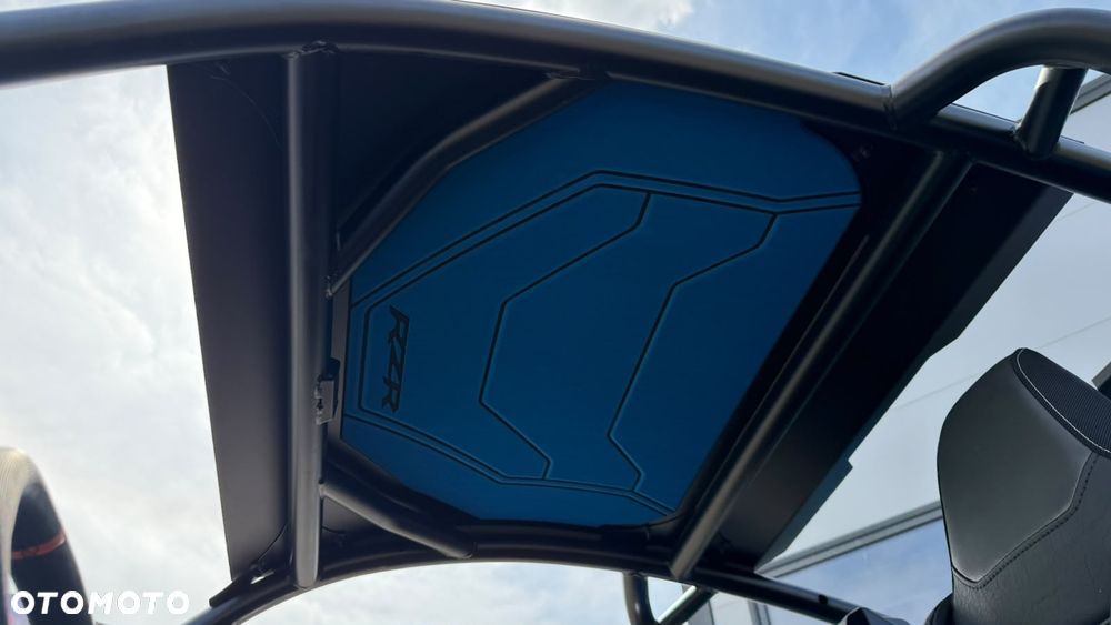 Polaris RZR - 16