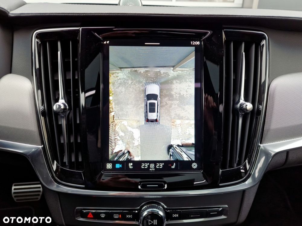 Volvo V90 T8 AWD Plug-In Hybrid R-Design - 35