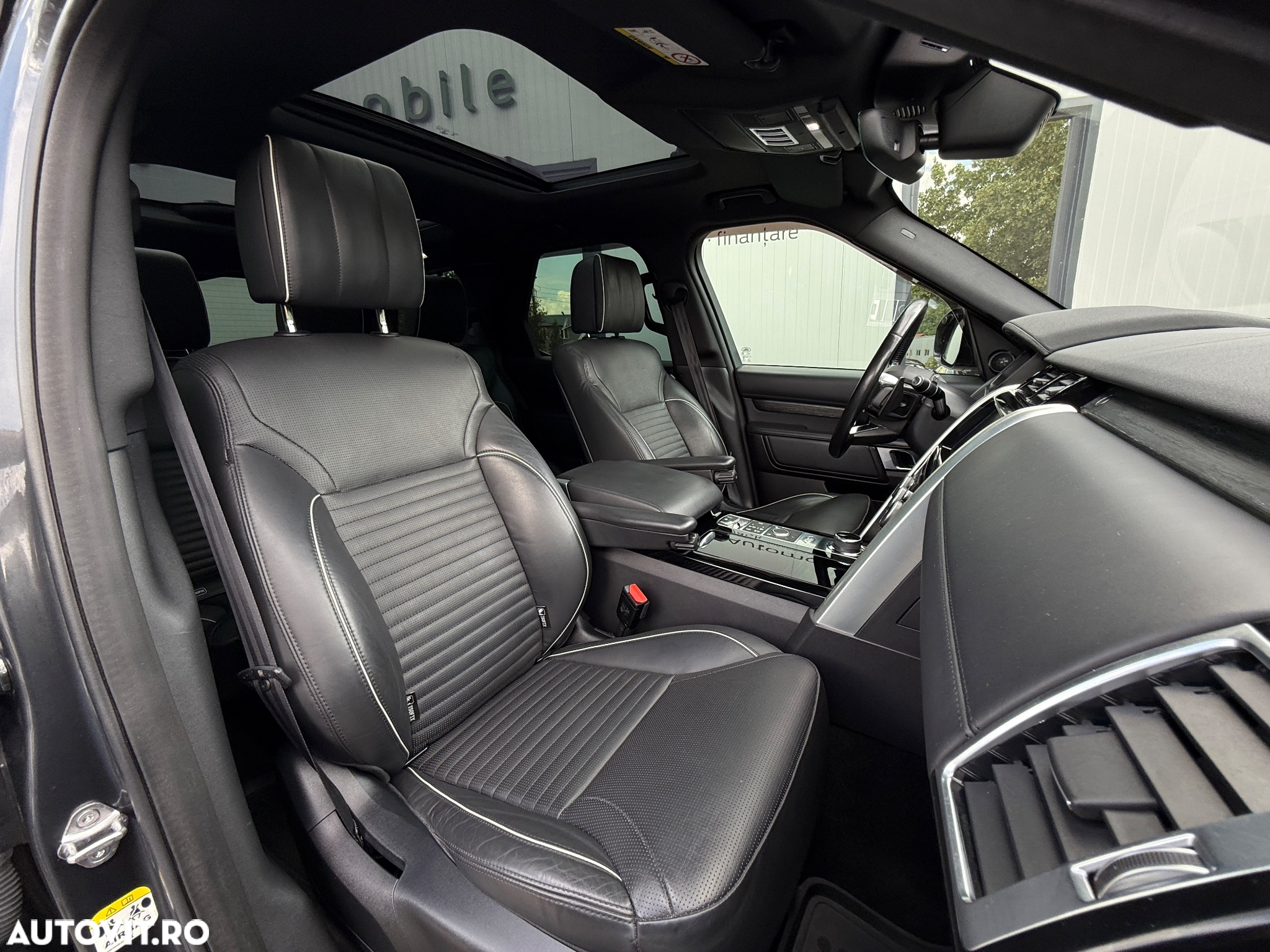Land Rover Discovery 3.0 L TD6 HSE Luxury - 25