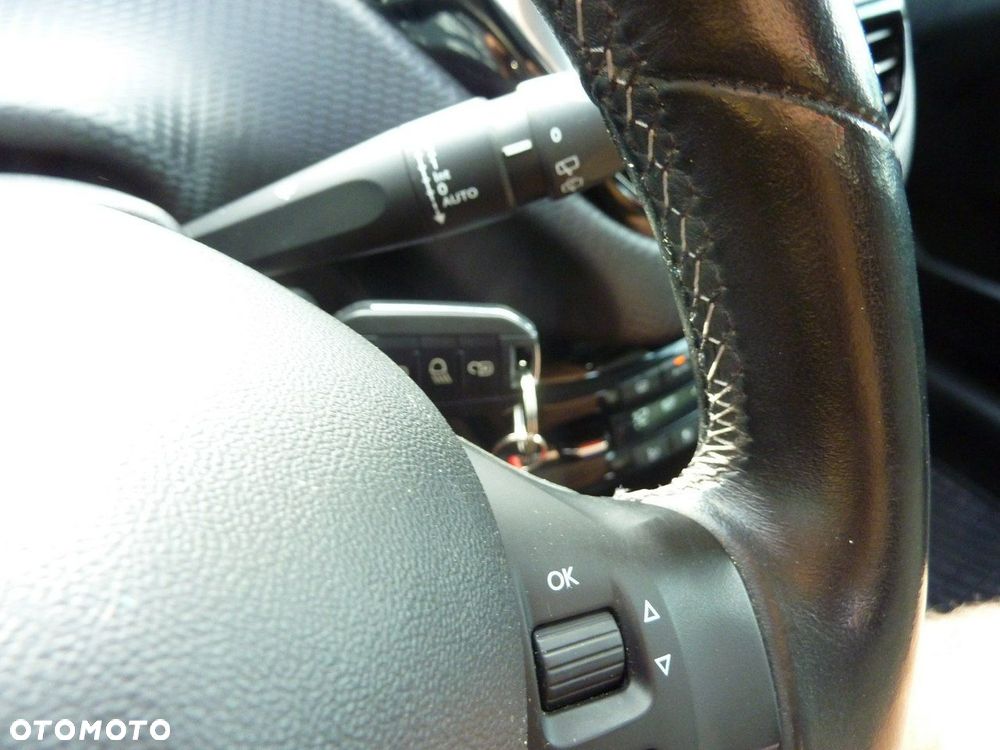 Peugeot 208 - 35
