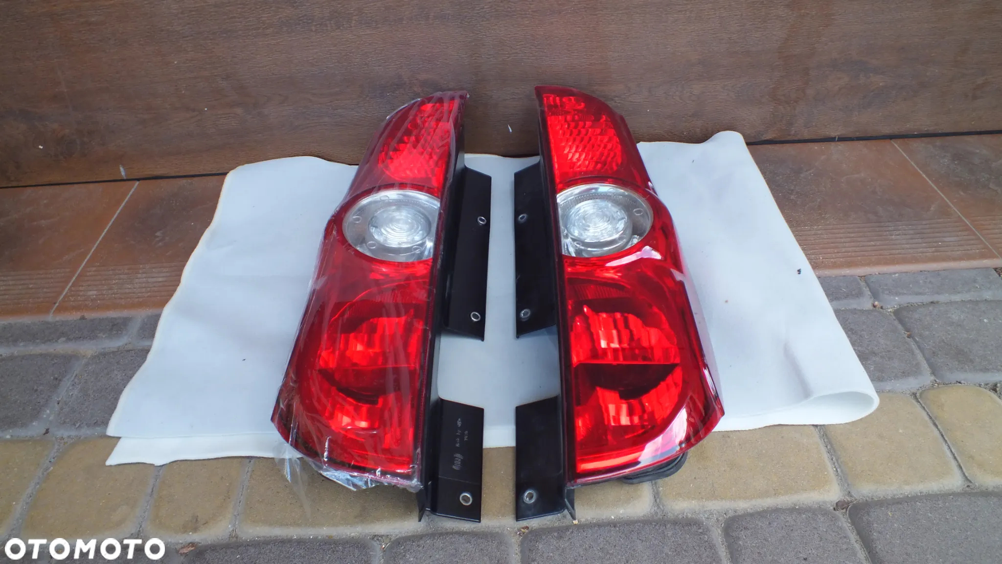 Lampa tylna prawa Fiat Doblo II - 2