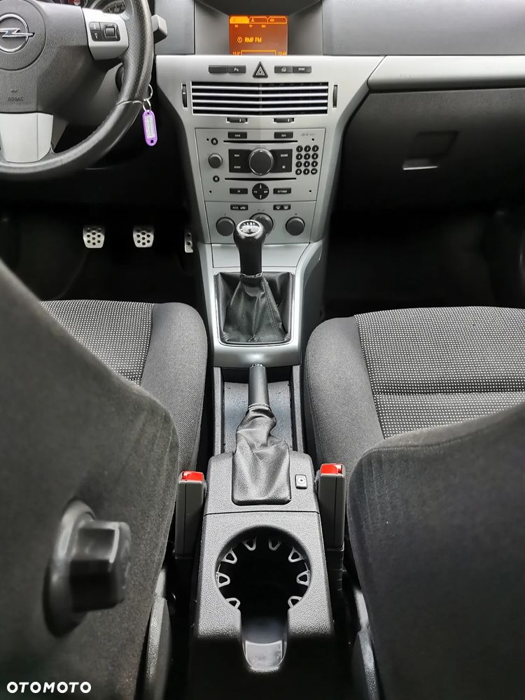 Opel Astra III GTC 1.8 Sport - 19