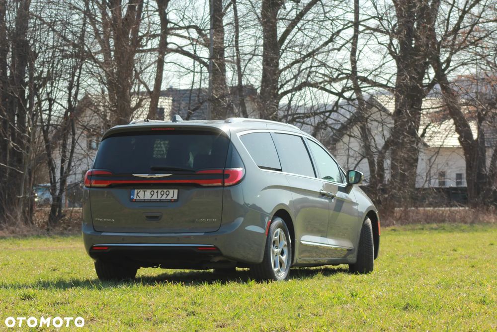 Chrysler Pacifica - 8