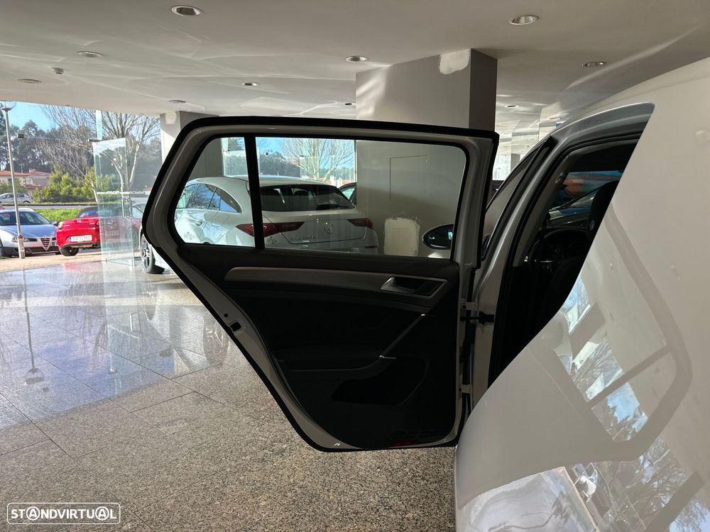 VW Golf 1.6 TDi Trendline - 23