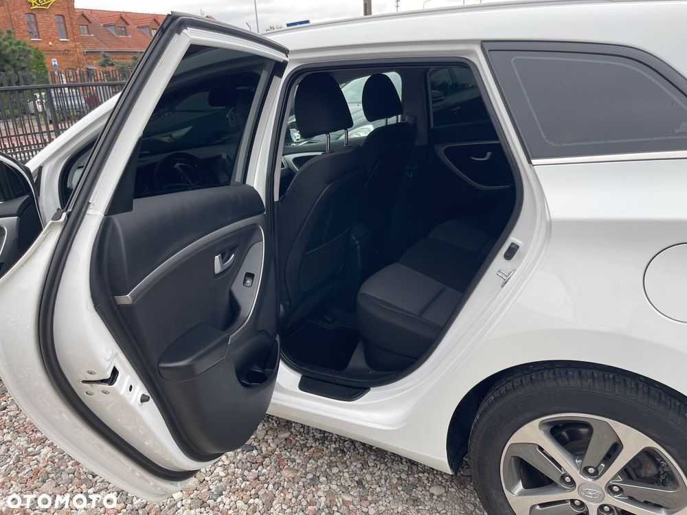 Hyundai i30 1.6 CRDi BlueDrive Premium DCT - 10