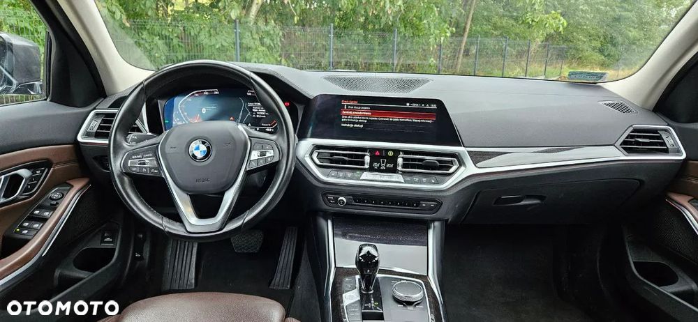 BMW Seria 3 320i Luxury Line - 17