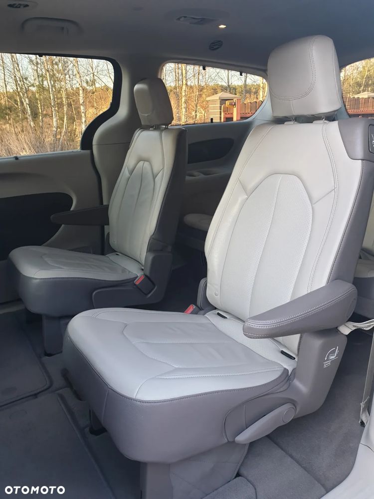 Chrysler Pacifica - 5