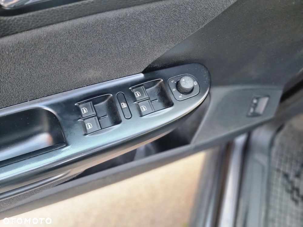 Volkswagen Passat - 16