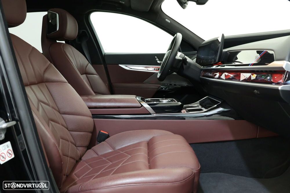 BMW i7 xDrive60 Pack Desportivo M - 9