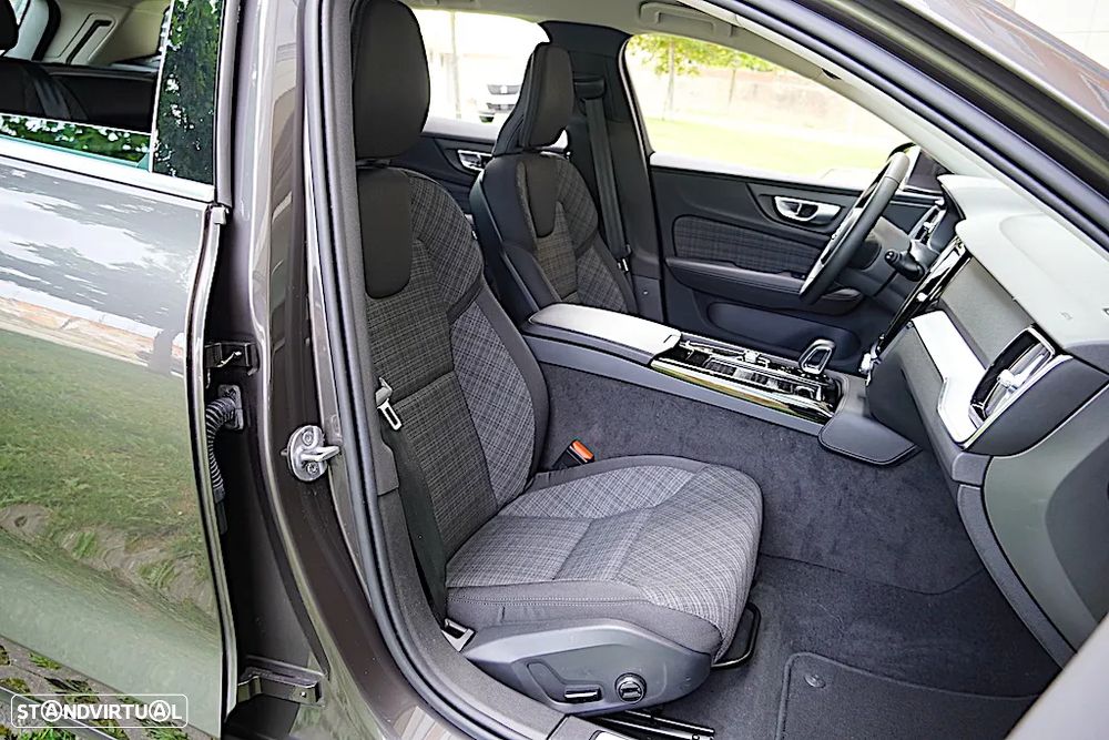 Volvo V60 2.0 T6 AWD TE Core - 23