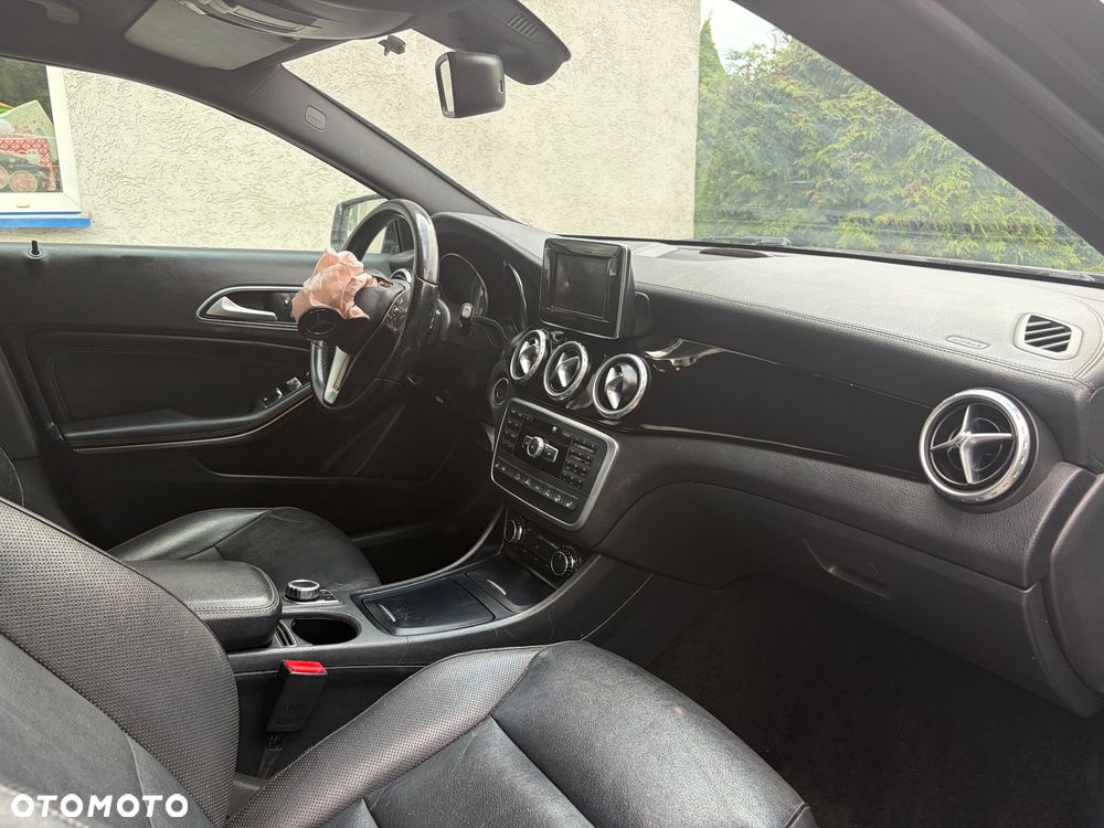 Mercedes-Benz GLA 220 d 4Matic 7G-DCT Style - 17