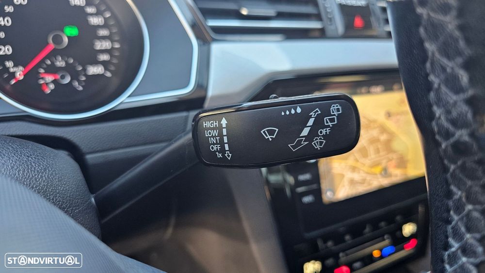 VW Passat Variant 2.0 TDi Business DSG - 22