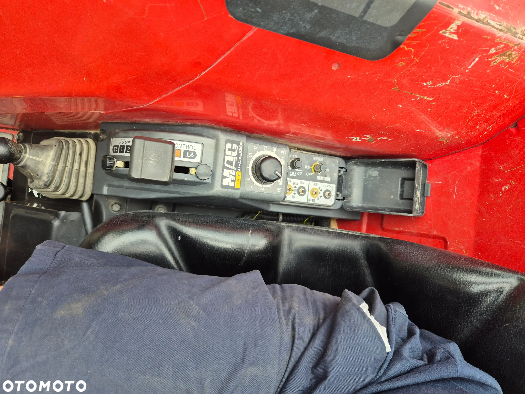 Mitsubishi MT 225 - 12