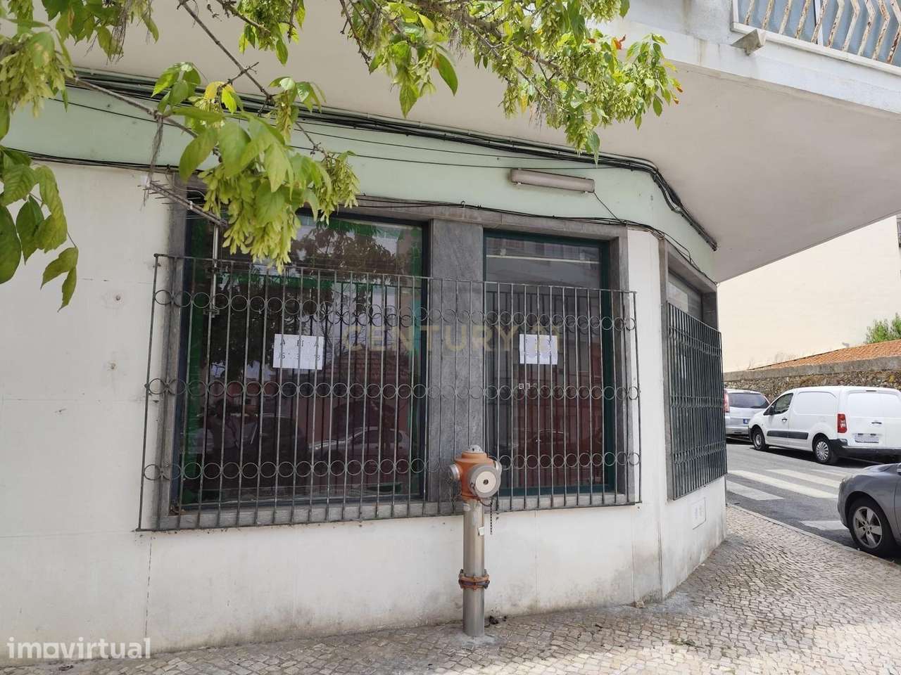 Loja de Gaveto com montra em Queluz -Sintra - Grande imagem: 2/14