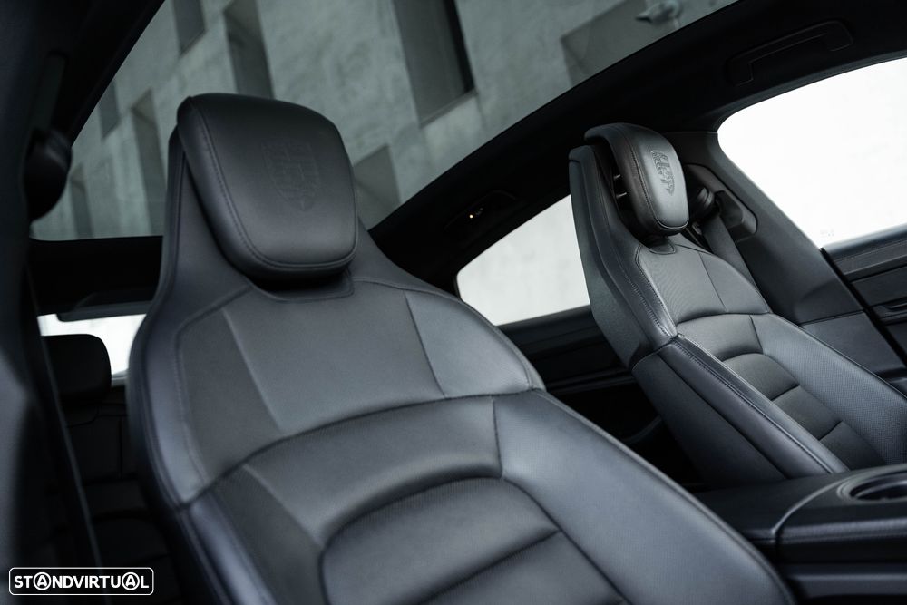 Porsche Taycan 4S - 36