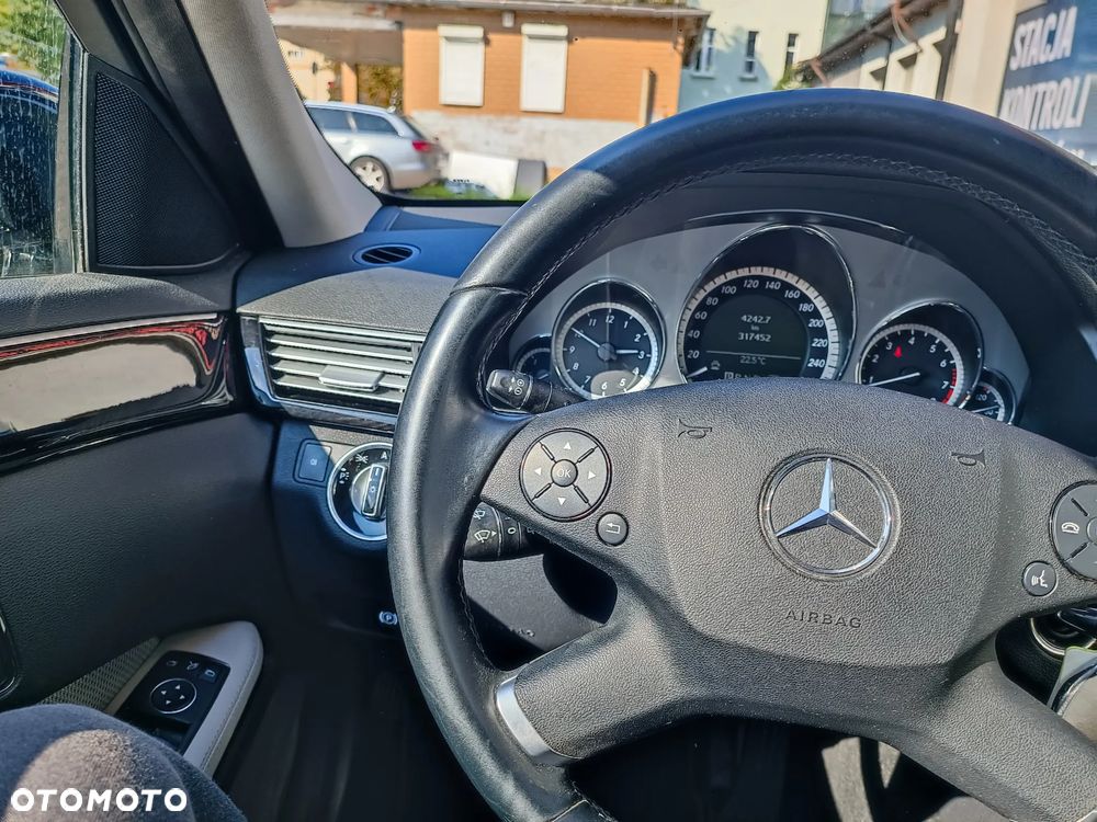 Mercedes-Benz Klasa E 200 T CGI BlueEFFICIENCY 7G-TRONIC Avantgarde - 16
