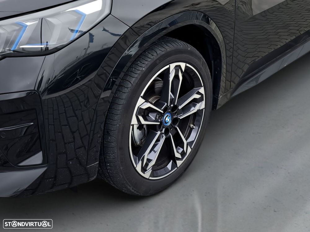 BMW iX2 eDrive20 Pack Desportivo M - 4