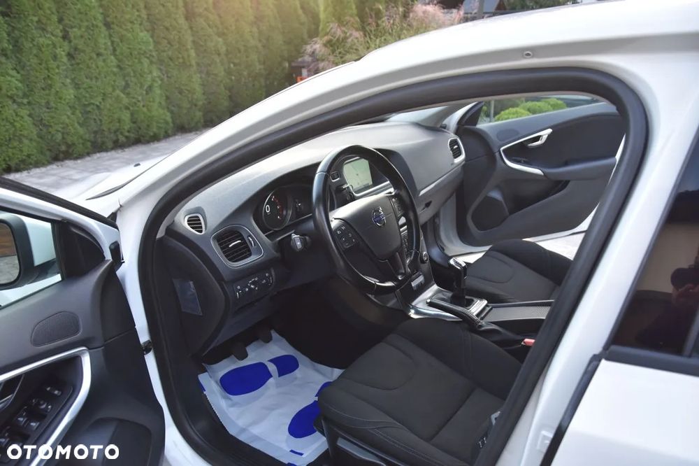 Volvo V40 D4 Drive-E Momentum - 19