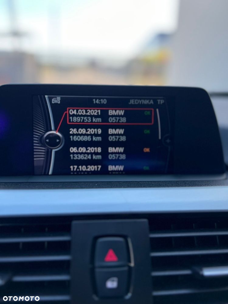 BMW Seria 3 318d Sport Line - 28