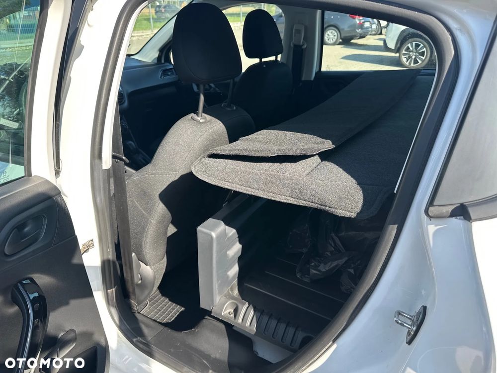 Peugeot 208 - 11