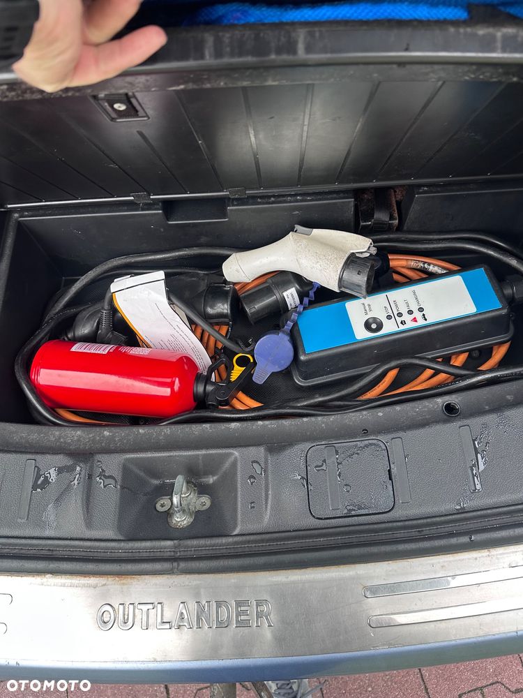 Mitsubishi Outlander Intense + - 10