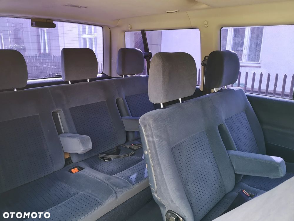 Volkswagen Caravelle - 10