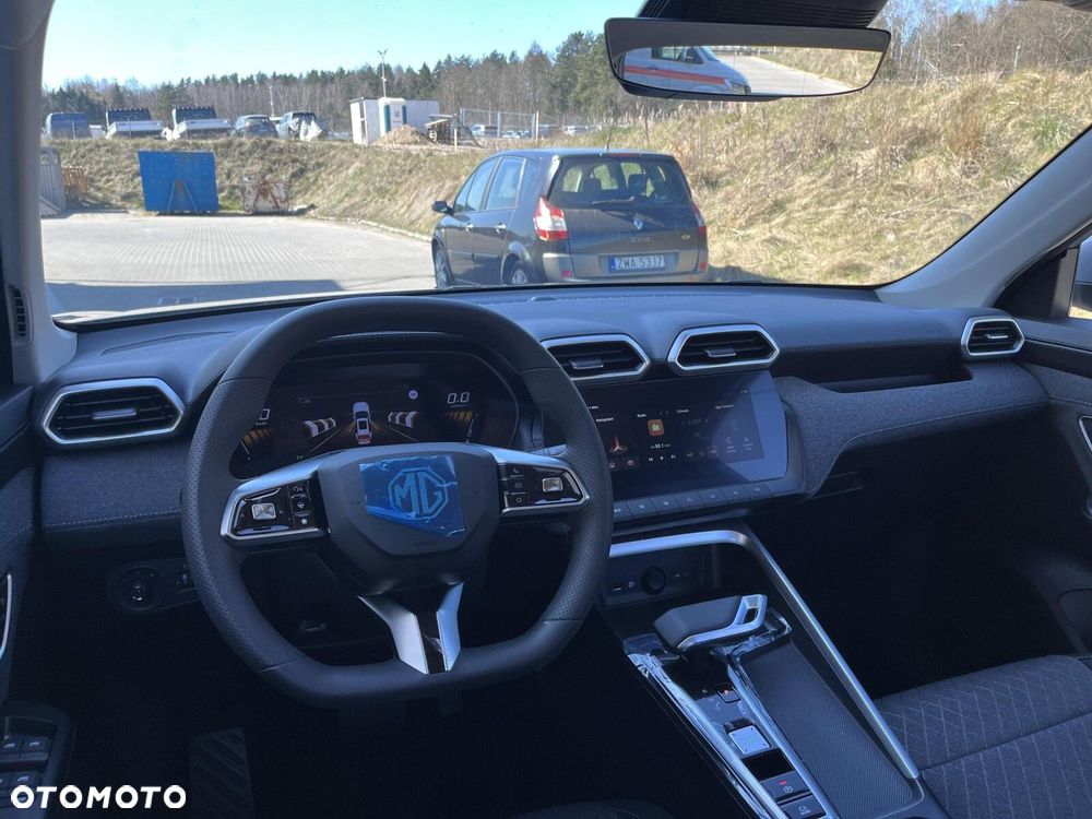 MG ZS Hybrid+ - 11