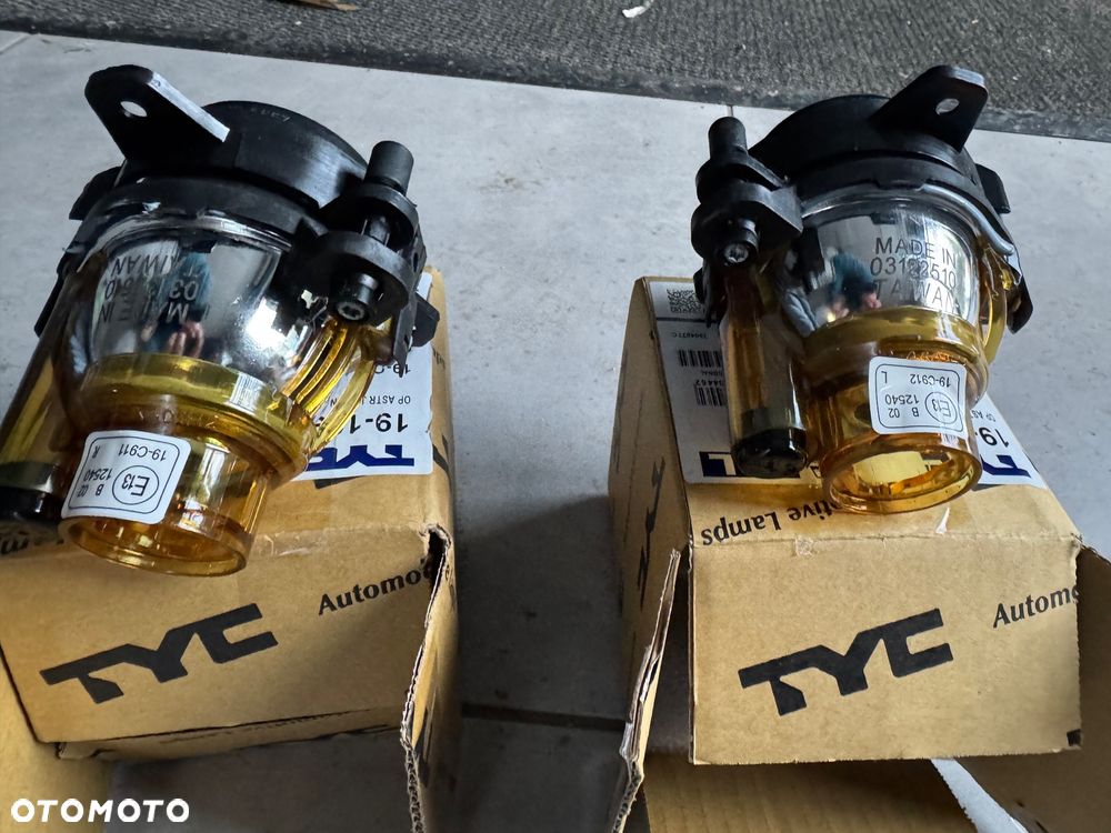 Opel Astra J halogen przód - 3
