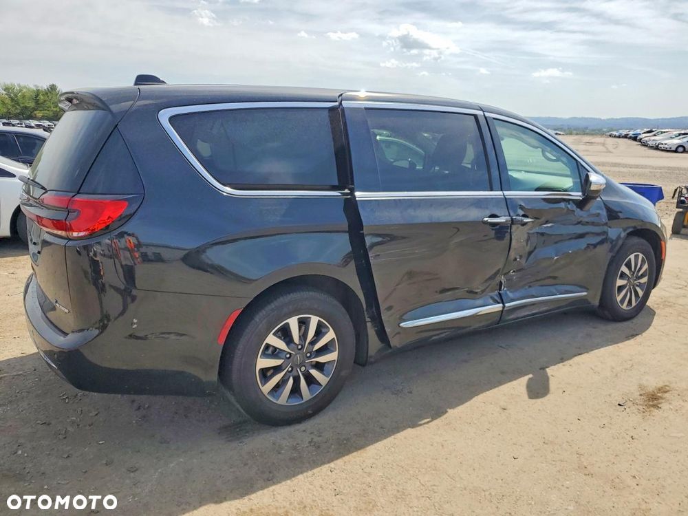 Chrysler Pacifica - 4