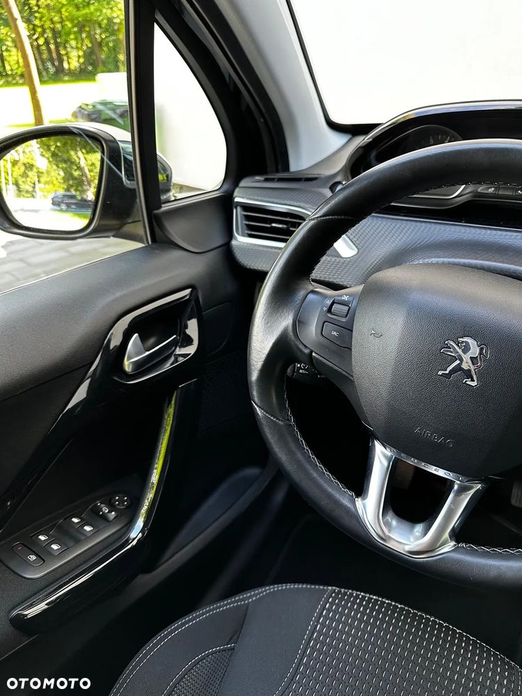 Peugeot 208 PureTech 110 Stop & Start Signature - 6