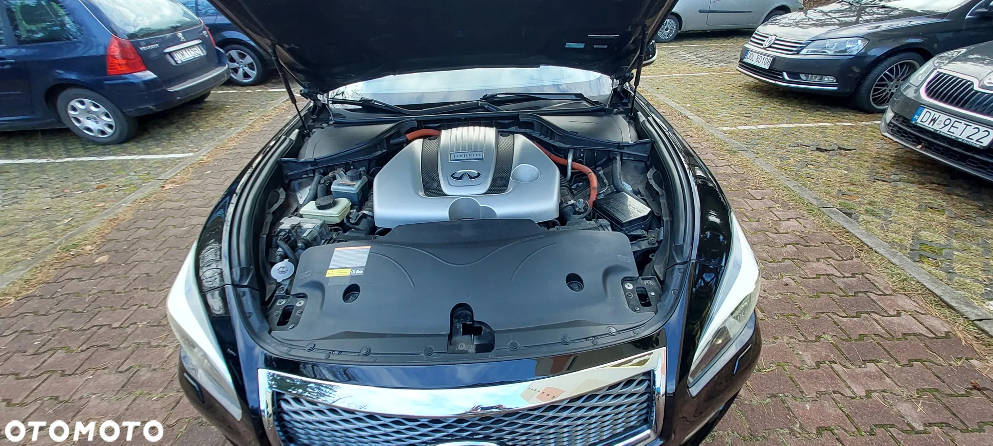 Infiniti Q70 Hybrid Premium Tech - 12