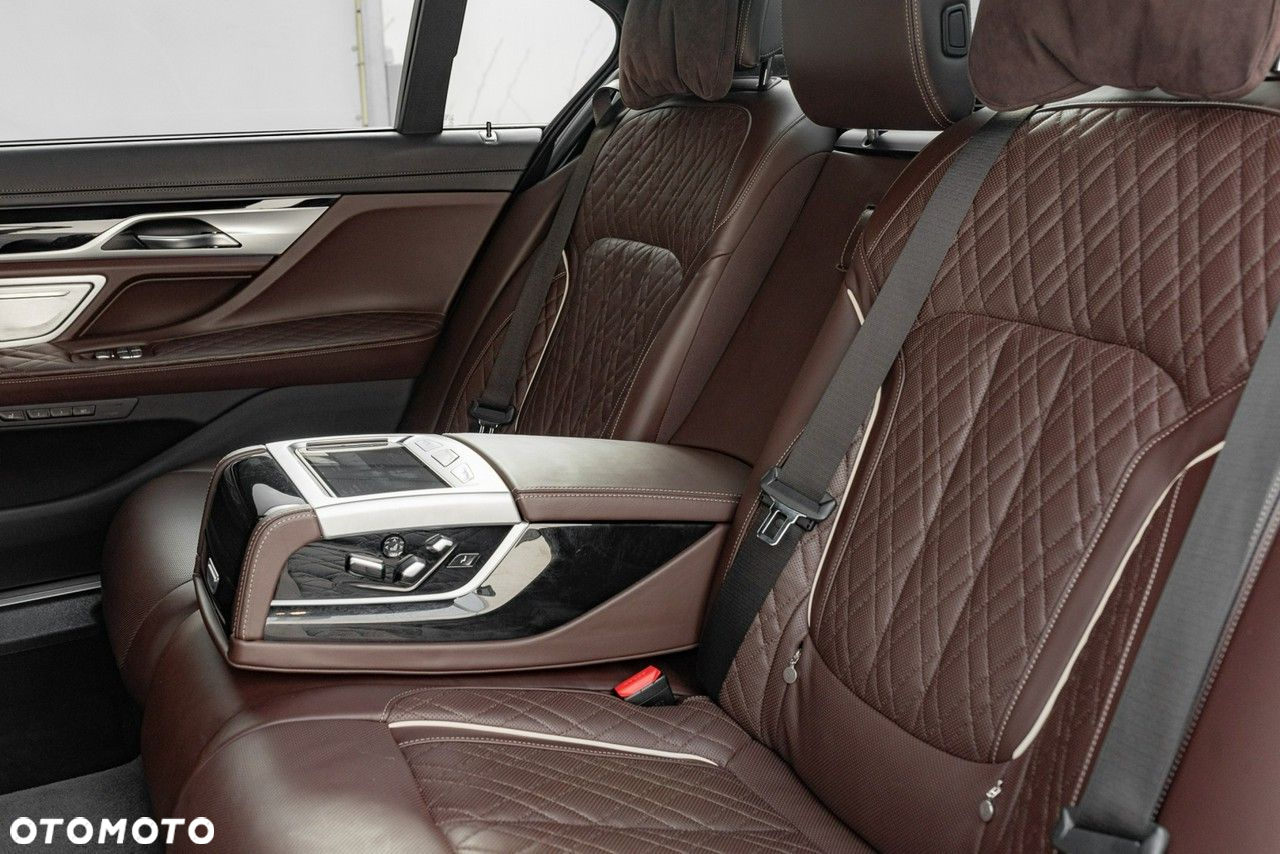 BMW Seria 7 M760Li xDrive - 31
