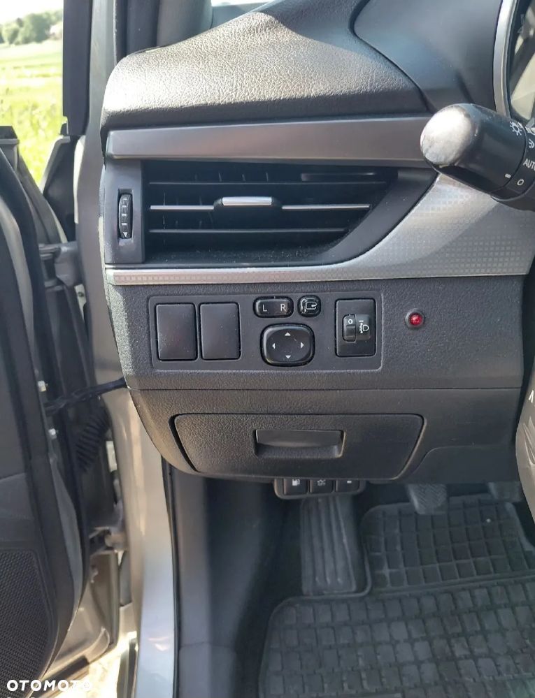 Toyota Avensis 1.8 Active - 8
