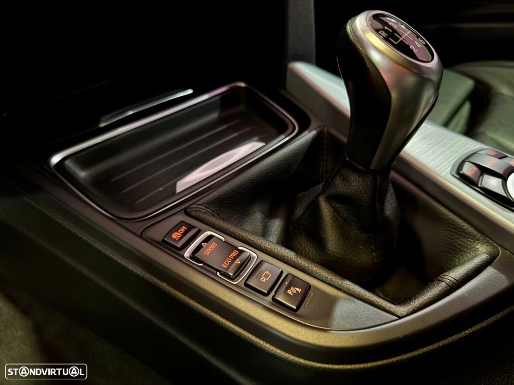 BMW 320 d xDrive Sport Line - 27