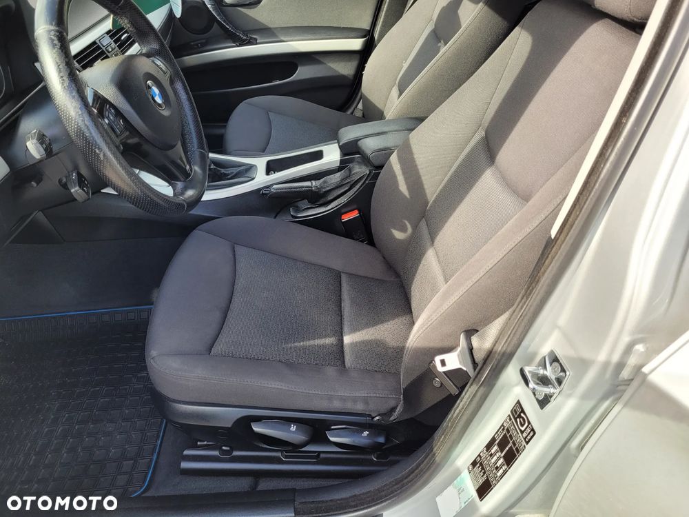 BMW Seria 3 318d DPF Touring Edition Lifestyle - 6