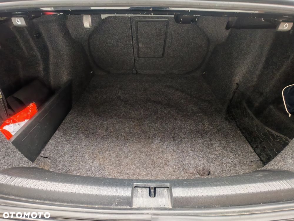 Volkswagen Jetta 1.6 TDI Highline - 11