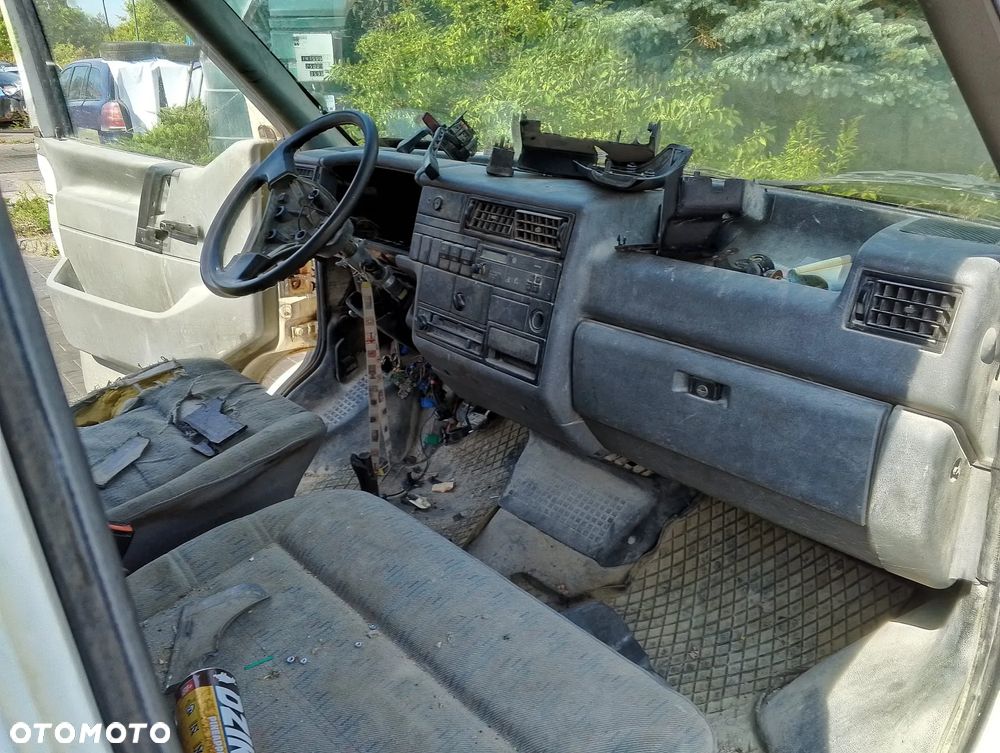 Volkswagen Transporter T4 (90-96r.) 2.4 D 77KM. Silnik AUY Skrzynia EHH lakier R-902 R902 T7 . Cały na części. GWARANCJA !!! Przód Tył Zestaw Komplet Drzwi Klapa Zderzak Błotnik Maska Grill Atrapa Szyba Pas Lampa Lusterko Boczki Fotel Kanapa Kokpit Deska Rozdzielcza Przełącznik Włącznik Sterownik Przewody Wiązka Instalacja Moduł Komputer Czujnik Listwa Pompa Alternator Wtryski Głowica Rozrusznik Kompresor Sprzęgło Dwumas Silnik Skrzynia ABS Klimatyzacji Paliwa Wspomagania Kolektor Turbina Przepustnica Zawór Chłodnica Koło Hak Belka Sanki Zawieszenie Mcpherson Półoś Amortyzator Wydech Tłumik Zacisk Most - 9