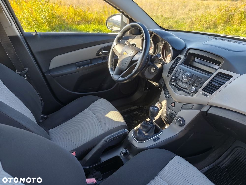 Chevrolet Cruze 1.6 LT - 11
