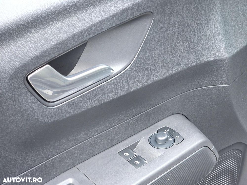 Ford Transit Connect 1.5 EcoBlue 100CP 8AT DCIV SWB(L1) Trend - 10