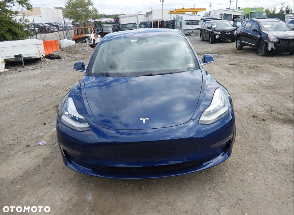 Tesla Model 3 - 5