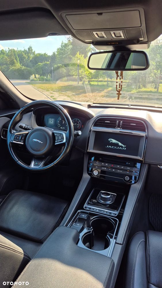Jaguar F-Pace 3.0 TDV6 AWD R-Sport - 15