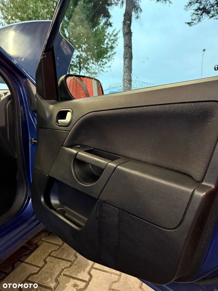 Ford Fiesta 1.4 Ambiente - 35