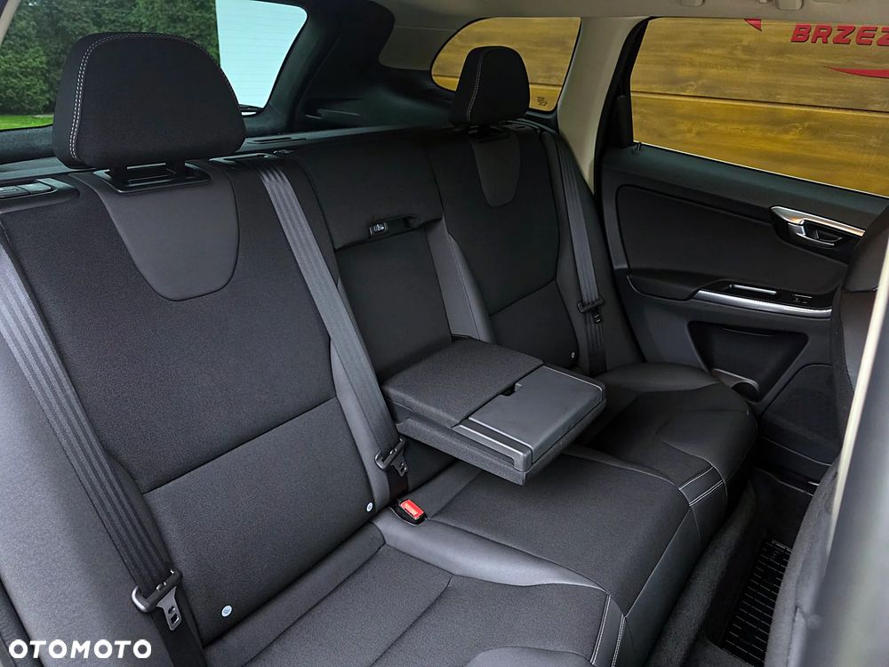 Volvo XC 60 D3 Momentum - 10