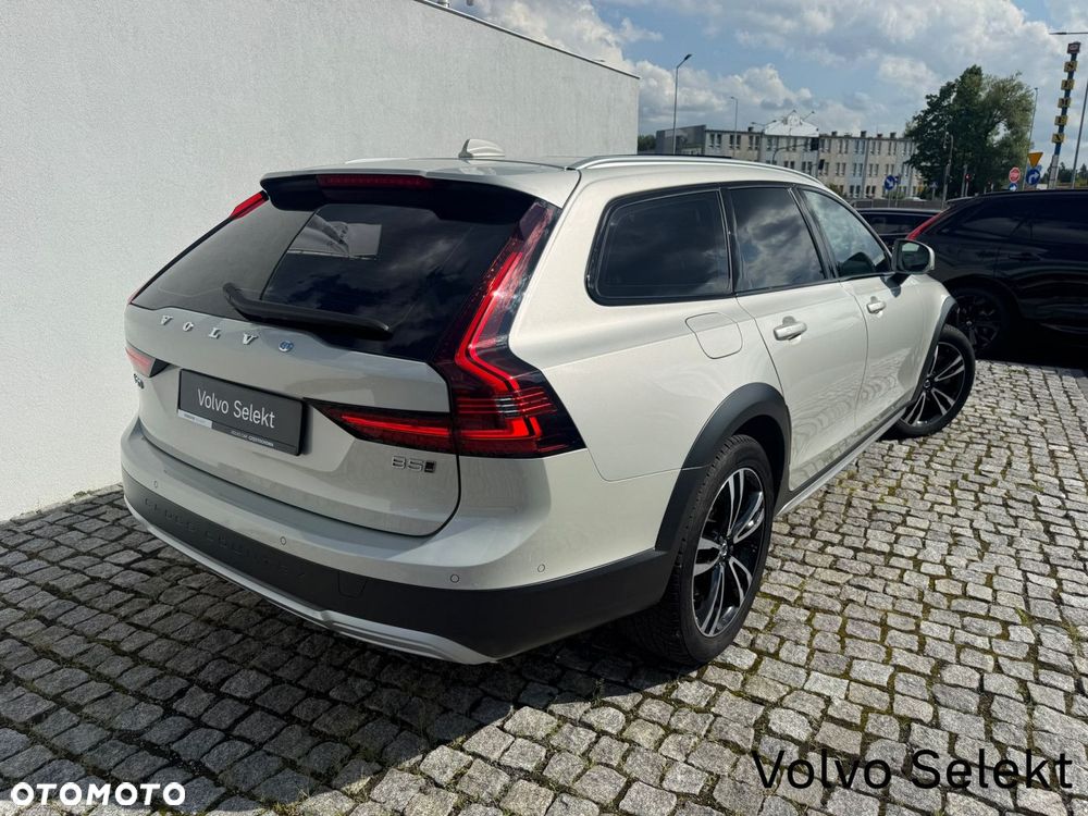 Volvo V90 Cross Country - 11