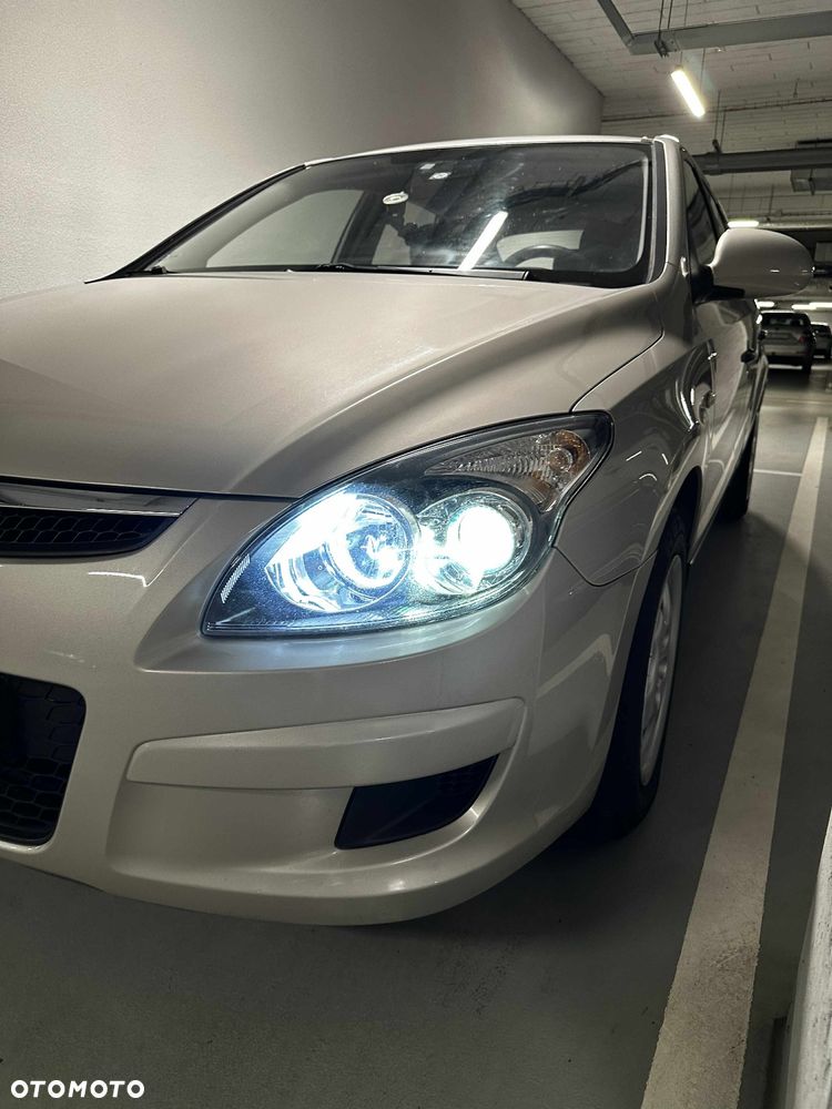 Hyundai i30 1.6 CRDi Base + - 15