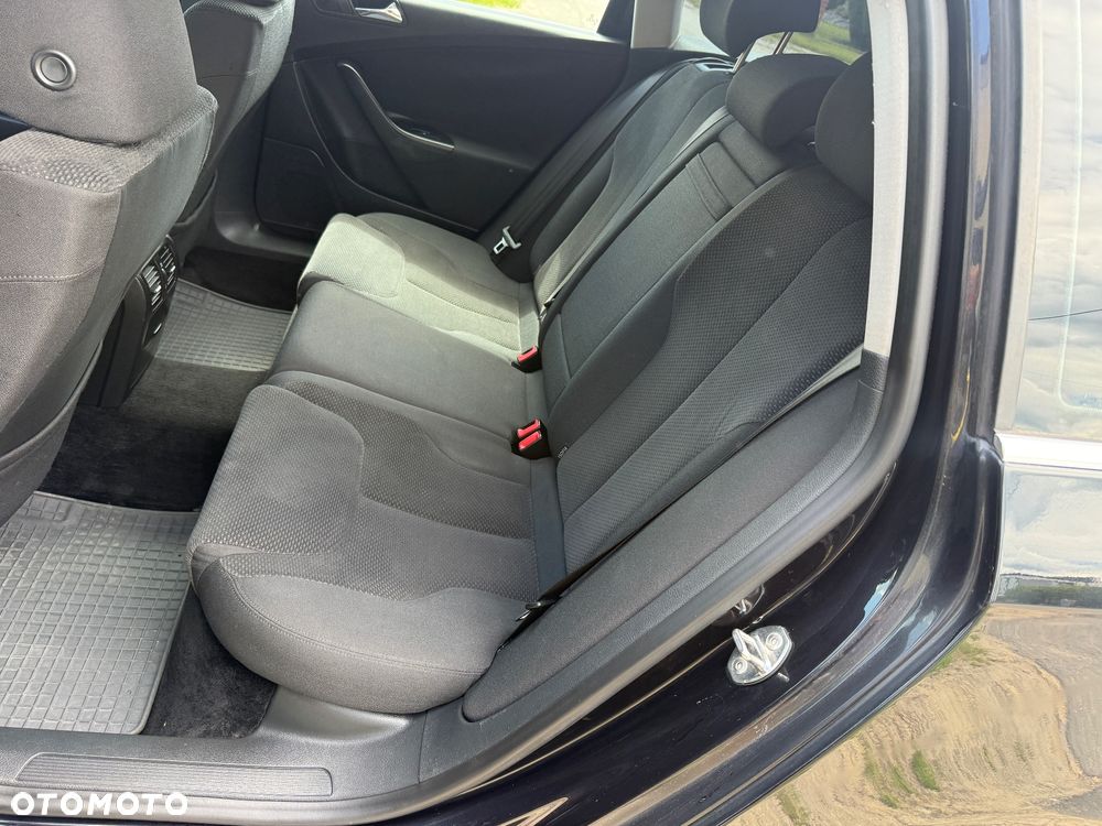 Volkswagen Passat 2.0 TDI Individual Chrom dunkel - 16